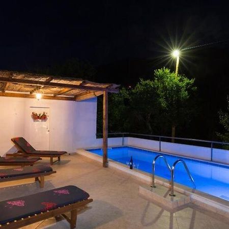 Villa Dalmatian Gem - Two-Bedroom Villa With Terrace And Swimming Pool Груда Экстерьер фото